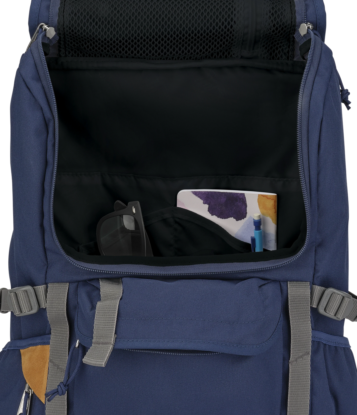 hatchet-backpack-d1 JS0A47J4003-DET3.webp