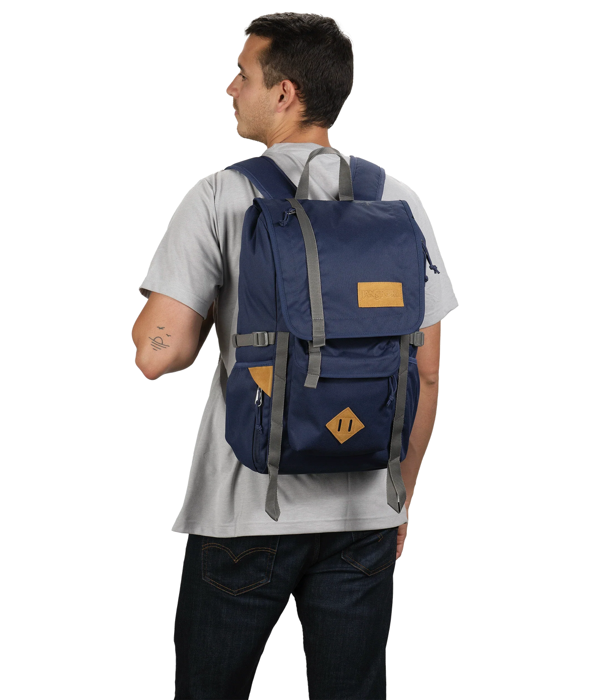 hatchet-backpack-d1 JS0A47J4003-MODEL.webp