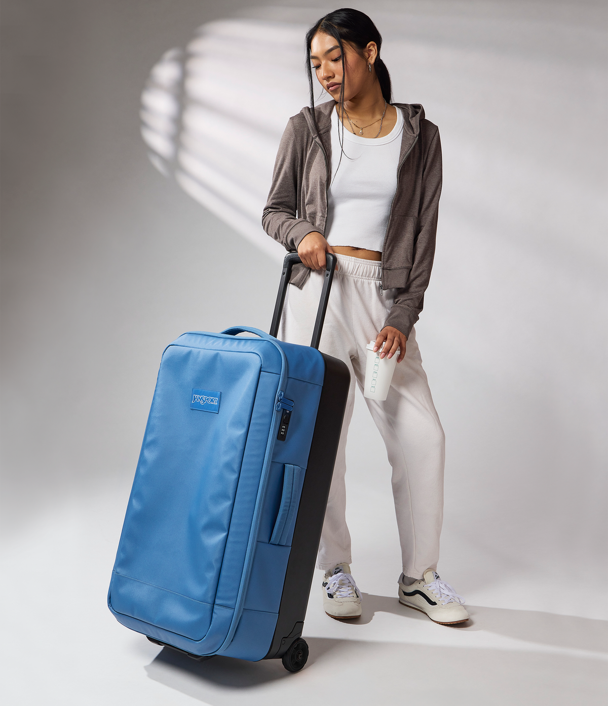 good-latitude-30-rolling-duffel-h8 JS0A86EOEW5-MODEL.png