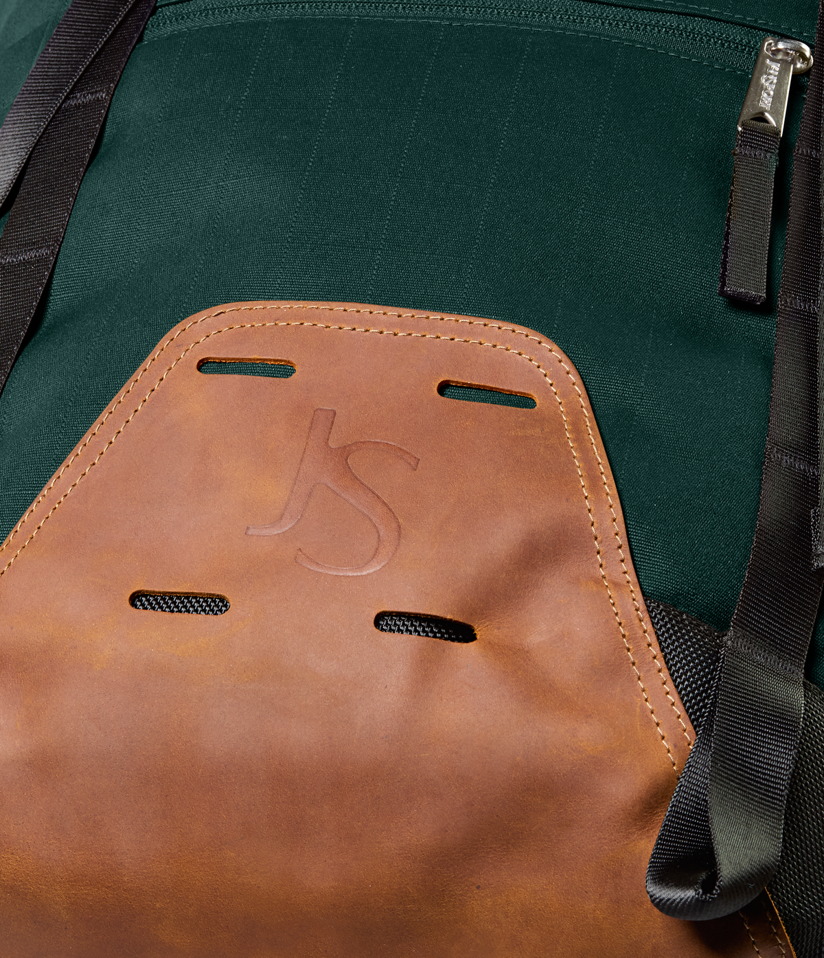 cruiser-rucksack-t8 JS0A86EP7F7-DET4.png