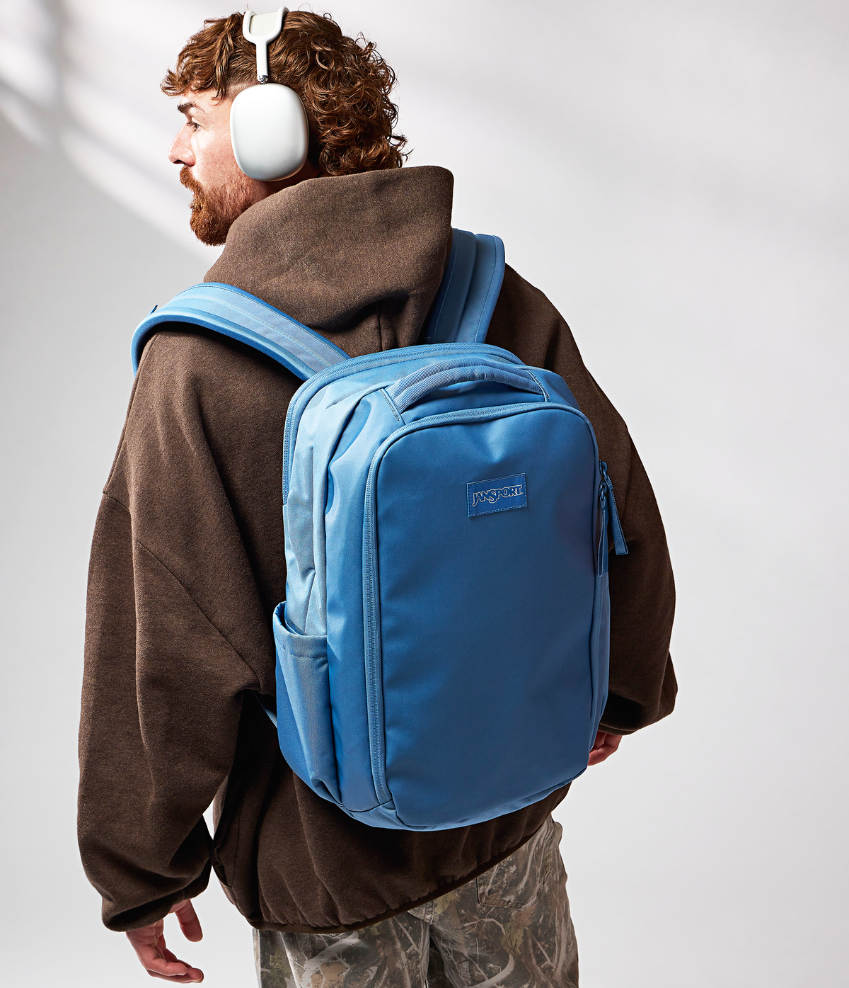 good-latitude-travel-pack-30l-g1 JS0A86ETEW5-MODEL.png